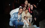 Após crise, Simaria vai ao aniversário do filho de SimoneO reencontro das irmãs aconteceu em um buffet no bairro da Barra Funda, em São Paulo. As duas não foram vistas juntas nas fotos divulgadas. Além disso, os shows da dupla neste semestre estão sendo cancelados aos poucos e os fãs continuam desconfiando do fim definitivo