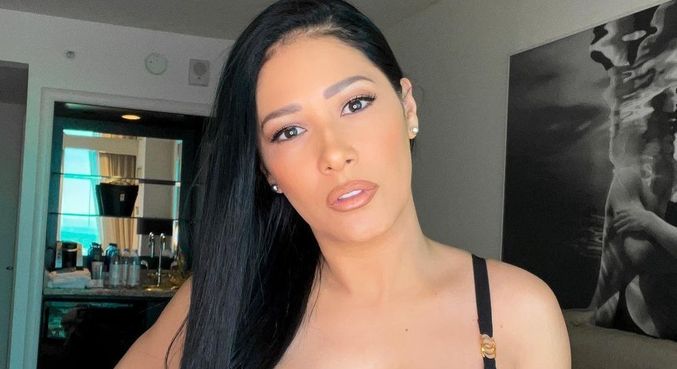 Simaria rebateu mensagens de haters após posar de biquíni na web