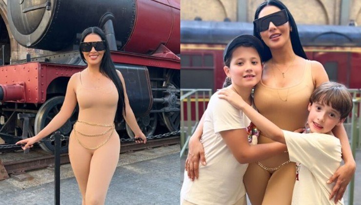 Ainda em agosto, Simaria apostou em um macacão nude colado para curtir um dia de parque com os filhos, Giovanna, de 11 anos, e Pawel, de 7 anos, nos Estados Unidos. Ela ainda usou tênis brancos com detalhes coloridos, body chain (corrente de corpo, em português) dourada na cintura e óculos de sol com lentes quadradas. 
