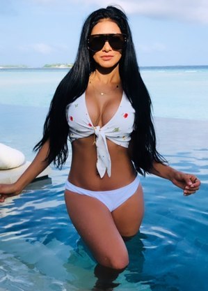 Simaria publica foto ousada 