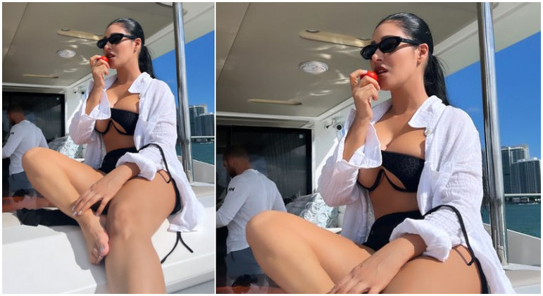 Simaria fez charme para a foto durante passeio de barco