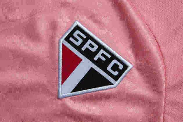 Símbolo do São Paulo na camisa nova.