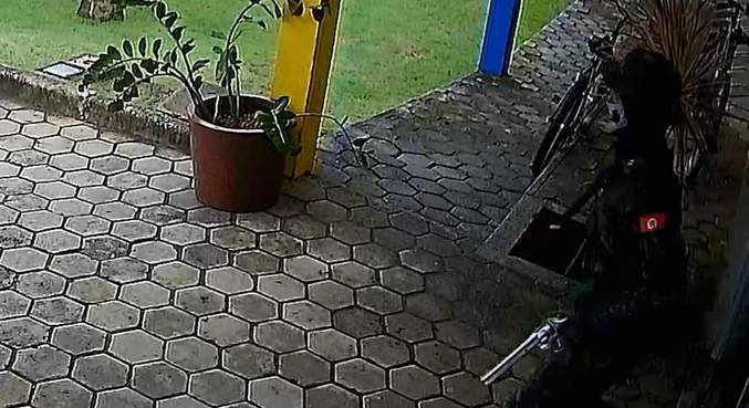 Jovem carregava braçadeira com suástica durante ataque