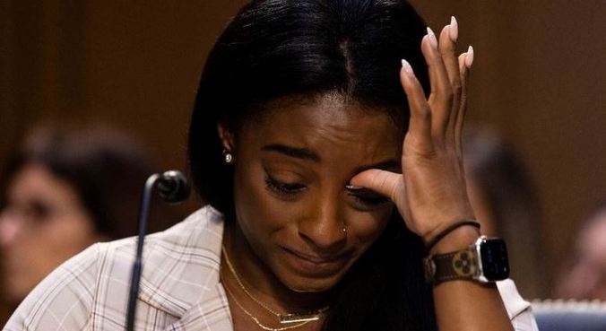 Biles prestou depoimento no Congresso dos EUA há pouco menos de um mês