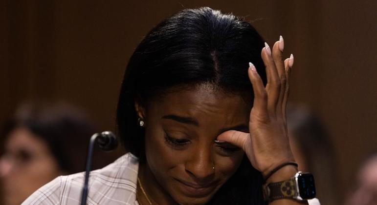 Simone Biles afirmou que ainda tem medo de fazer alguns movimentos na ginástica artística