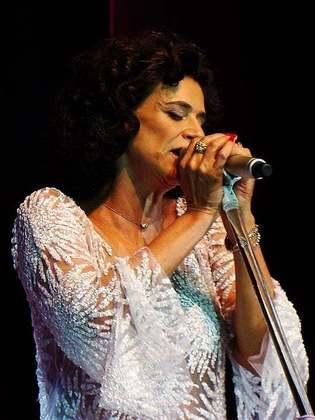Simone (Cantora)- A Baiana nasceu em 25/12/1949 e um dos seus álbuns de maior sucesso  foi 