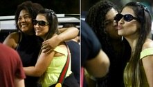 Em meio a polêmicas com Simaria, Simone Mendes ganha carinho de fãs em aeroporto no Rio de Janeiro
