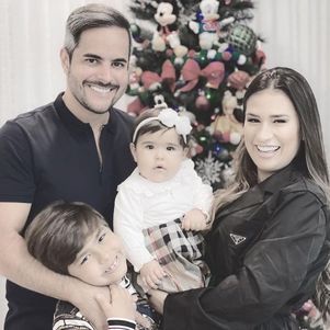 Simone postou foto da família para celebrar a data