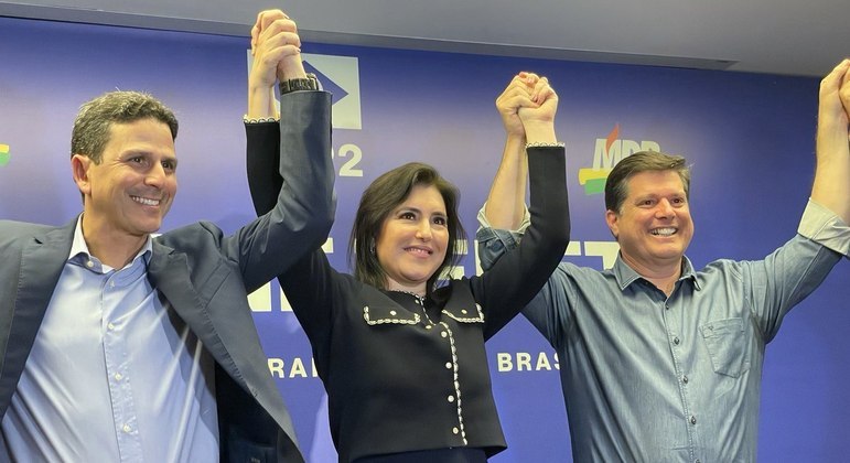 Simone Tebet com os presidentes do PSDB, Bruno Araújo (à esq.), e do MDB, Baleia Rossi (à dir.)