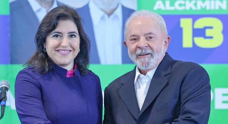 Simone Tebet e Luiz Inácio Lula da Silva durante o segundo turno da campanha, em 7 de outubro