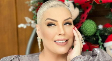 Simony retoma quimioterapia no tratamento contra o c&acirc;ncer no intestino -  Entretenimento - R7 Famosos e TV
