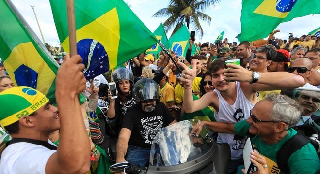 Simpatizantes de Bolsonaro no Rio; presidente eleito capitalizou em cima da rejeição ao PT