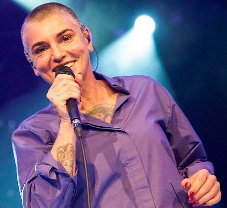 Sinéad O'Connor ganhou fama globalmente ao interpretar uma nova edição da balada 