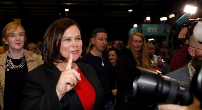 Mary Lou McDonald é líder do Sinn Fein: partido precisa de aliança para formar governo