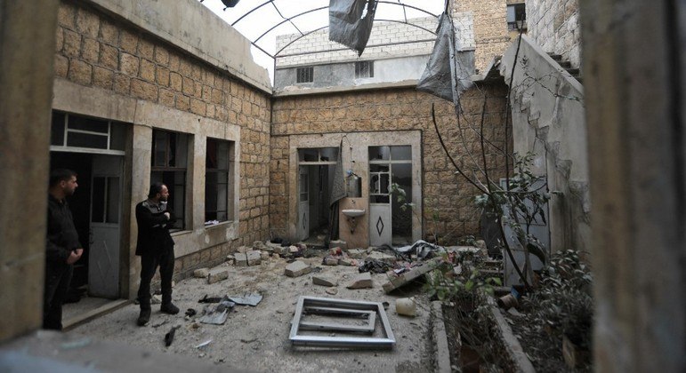 Bombardeios destruíram diversos imóveis e deixaram nove mortos em Al-Bab
