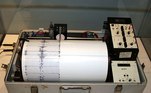 As falhas geológicas são indícios de possíveis terremotos que podem separar um continente em dois. Para analisar a força das atividades sísmicas de uma área, pesquisadores usam um sismógrafo, que pode detectar o epicentro do tremor e sua força. Conheça agora algumas falhas geológicas consideradas muito ativas e capazes de causar alguns dos maiores tremores já registradosVEJA TAMBÉM: Fim da emergência da Covid e fraude na carteira de vacinação marcam semana