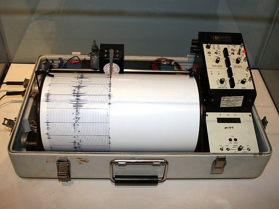 As falhas geológicas são indícios de possíveis terremotos futuros que podem separar um continente em dois. Para analisar a força das atividades sísmicas de uma área, pesquisadores usam um sismógrafo, que pode detectar o epicentro do tremor e sua força. Conheça agora algumas falhas geológicas consideradas muito ativas, e capazes de causar alguns dos maiores tremores já registradosVEJA TAMBÉM: Fim da emergência da Covid e fraude na carteira de vacinação marcam semana
