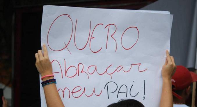 Manifestantes levaram faixas e cartazes ao Parque da Juventude, na zona norte de SP