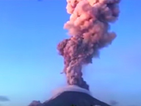 Situado na província de Albay, nas Filipinas, o vulcão Mayon é o mais ativo do país, tendo entrado em erupção nos últimos quatrocentos anos em ao 50 oportunidades. Ele fica situado entre a Placa Euroasiática e a Placa Filipina.
