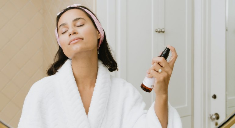 Skinimalismo: tend&ecirc;ncia que valoriza a beleza natural deve continuar em 2022  - Lifestyle - R7 Beleza