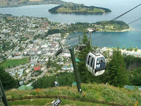 Skyline, Nova Zelândia: O teleférico opera em Queenstown, uma cidade encantadora à beira de um lago de águas cristalinas e rodeada por majestosas montanhas. Lá, os visitantes vão até o cume do Bob's Peak, a uma altura de 450 metros acima do nível do mar. 