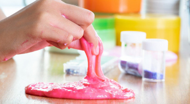 Produção de slime leva bórax, substância química que provoca intoxicação