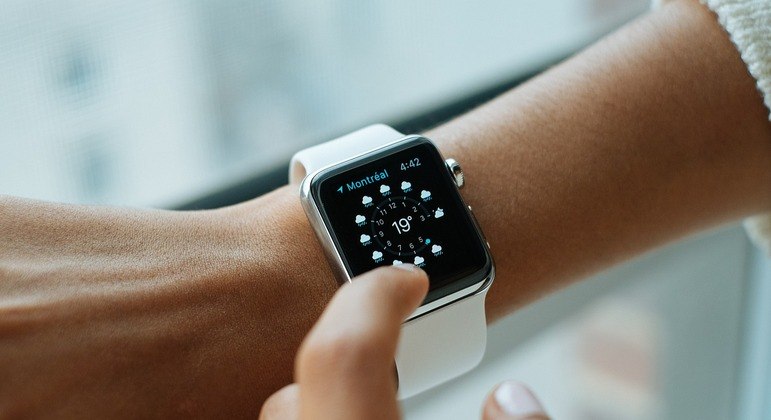 Smartwatch é uma opção interessante para mães tecnológicas e práticas