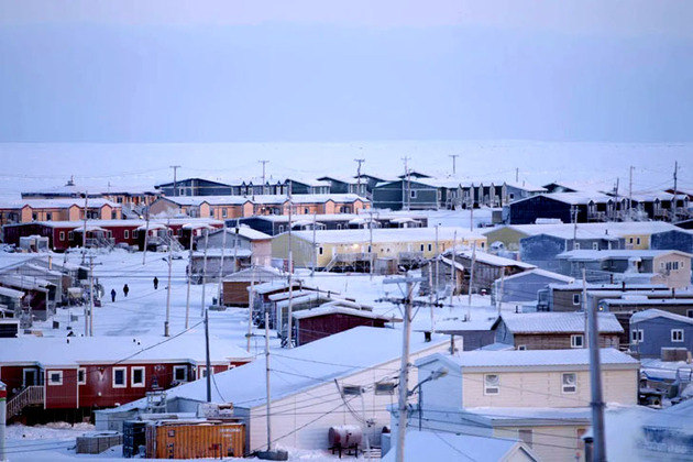 Snag (Canadá) - Esta vila fica em uma pequena estrada na região de Yukon, território que tem 35 mil habitantes e faz divisa ao norte com o Alasca. Em 3/2/1947, registrou o recorde mínimo de temperatura para o continente da América do Norte: -63ºC.  Fica a 4.100 km de Ottawa. 