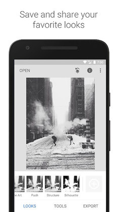 Snapseed é um aplicativo de edição da qualidade de fotos do Google. Ele possui 29 ferramentas e efeitos, incluindo correções e pincel. Mais de 100 milhões de usuários já baixaram o app.