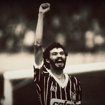 7º CorinthiansO Corinthians já cedeu jogadores para defender a seleção brasileira 23 vezes. Entre os nomes mais conhecidos estão o eterno Doutor Sócrates, Garrincha, Rivelino e Vampeta