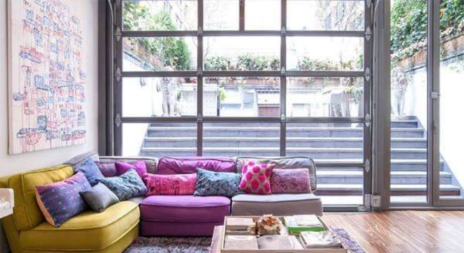 sofá cama colorido