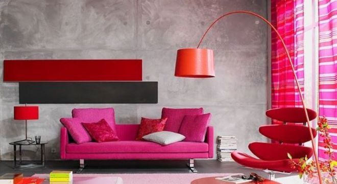 Sofá colorido pink com poltrona vermelha 
