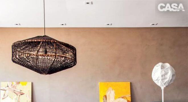 sofá com almofadas coloridas