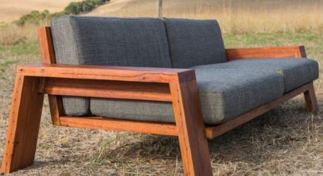 Sofá de madeira
