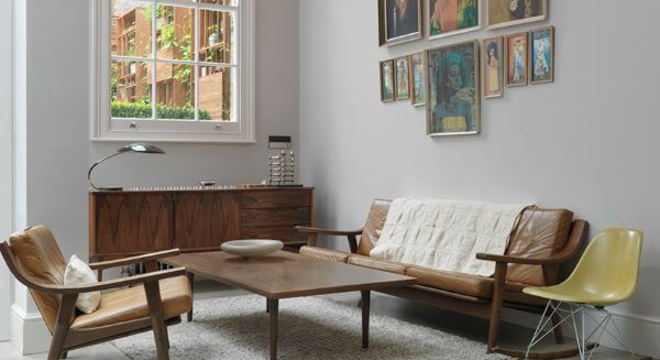 Sofá de madeira com couro