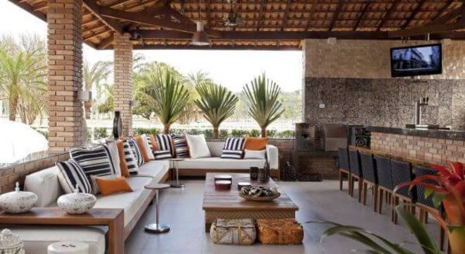 Sofá de madeira de canto