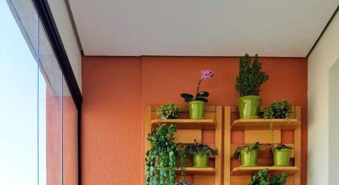 sofá de madeira de canto pequeno