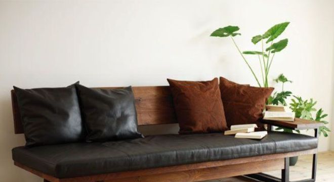 Sofá de madeira de couro
