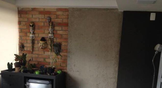 sofá de madeira rústico