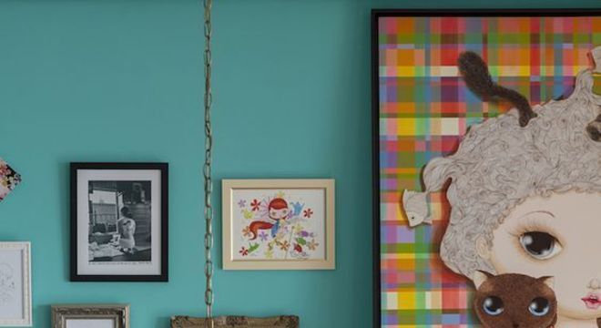 sofá retrátil colorido