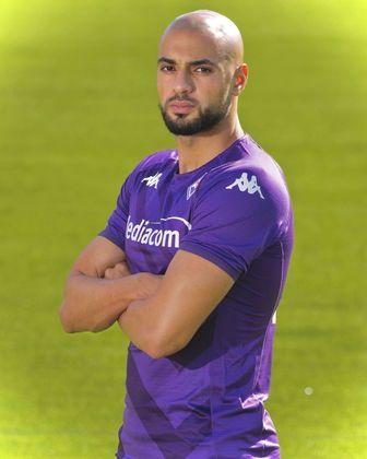 Sofyan AmrabatMaestro da seleção marroquina, o meia de 26 anos defende o Fiorentina, da Itália. Pelo futebol brilhante apresentado no Catar na Copa do Mundo, o Liverpool deve fazer uma movimentação para contratar o jogador