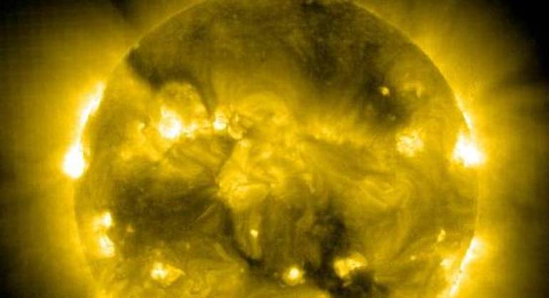 Uma bela foto do Sol! Ultimamente, a estrela foi tema de uma montanha de fotos, que mostra a evolução da atividade solar