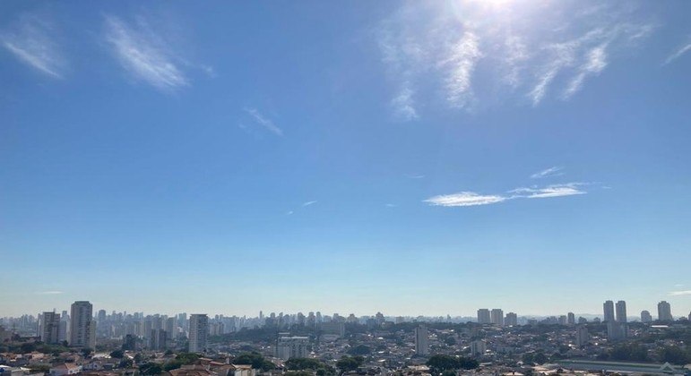 Sol e calor predominam na cidade de São Paulo nesta segunda-feira (4)
