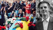Multidão se reúne em Kiev para assistir ao funeral de soldado ícone do movimento pró-europeu