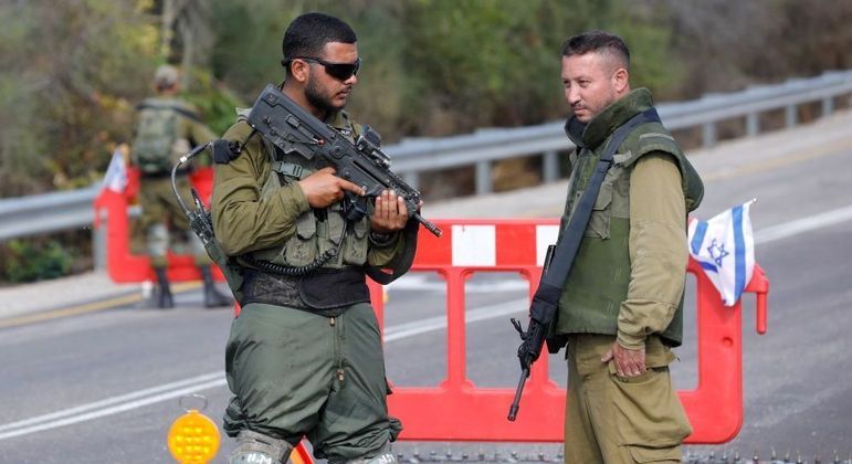 Soldados de Israel próximos da fronteira com o Líbano, no norte de Israel