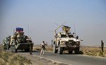 Entretanto, as rotas das patrulhas americanas e russas se cruzaram no último sábado (8) de manhã. O encontro aconteceu em um campo de petróleo, perto da cidade de Al-Qahtaniyah, na província de Hasaca, no leste, segundo correspondentes da AFP