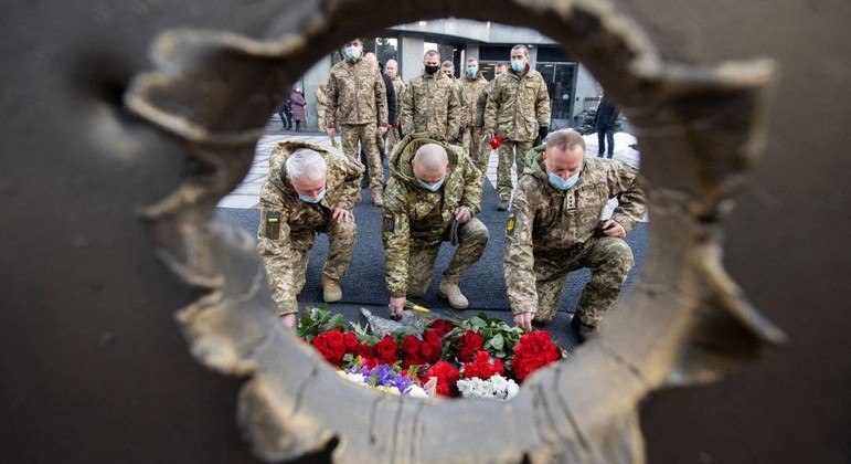 Enquanto Rússia diz ter perdido 498 soldados, Ucrânia afirma que Exército de Putin teve 7.000 baixas - Notícias - R7 Internacional