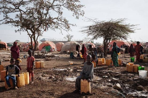 Griffiths ainda se declarou 'profundamente chocado com o nível de dor e sofrimento que tantos somalis suportam' e afirmou que viu 'crianças tão desnutridas que mal conseguiam falar' durante visita a Baidoa, 'epicentro' da catástrofe iminente