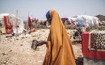 A Somália está à beira da fome, advertiu nesta segunda-feira (5) o diretor da agência humanitária da ONU, em um 'último alerta' antes que aconteça uma catástrofe neste país da região do Chifre da África, afetada por uma seca histórica