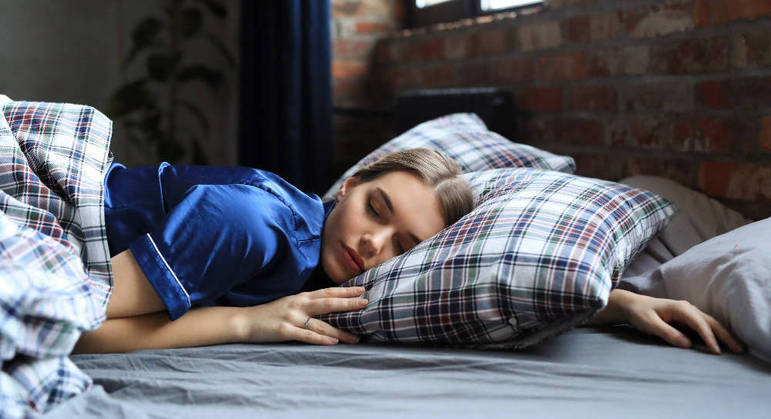 Compensar sono pode gerar efeito rebote posterior, diz médico